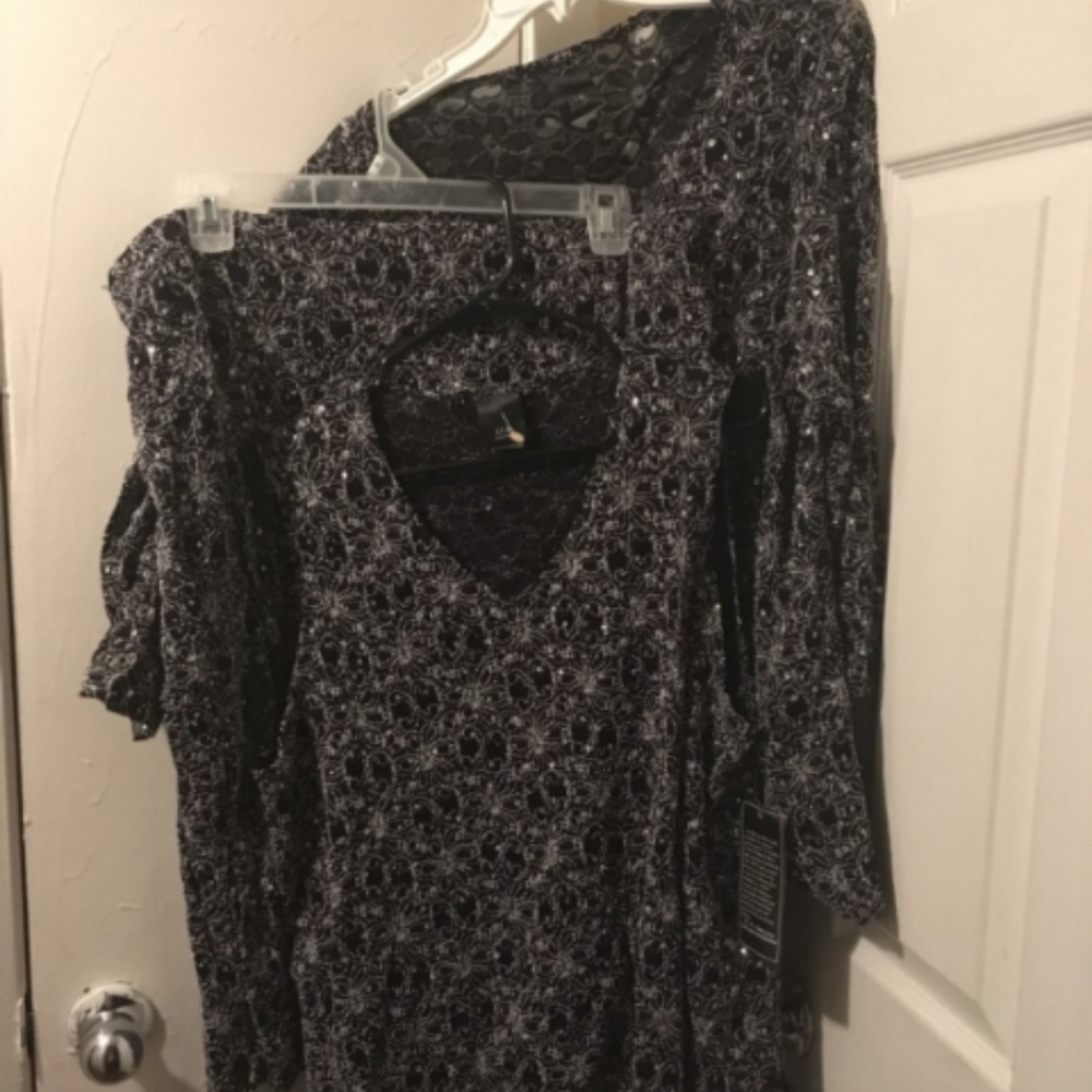 Suit - Picture 3 of 7